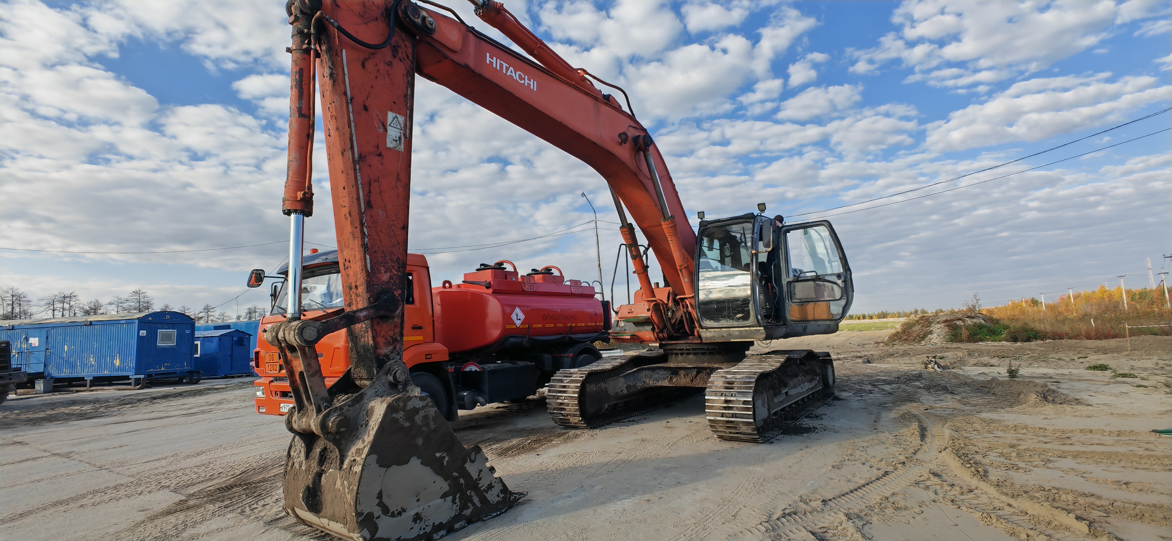Гусеничный экскаватор Hitachi ZAXIS 330LC, 2005 (2)