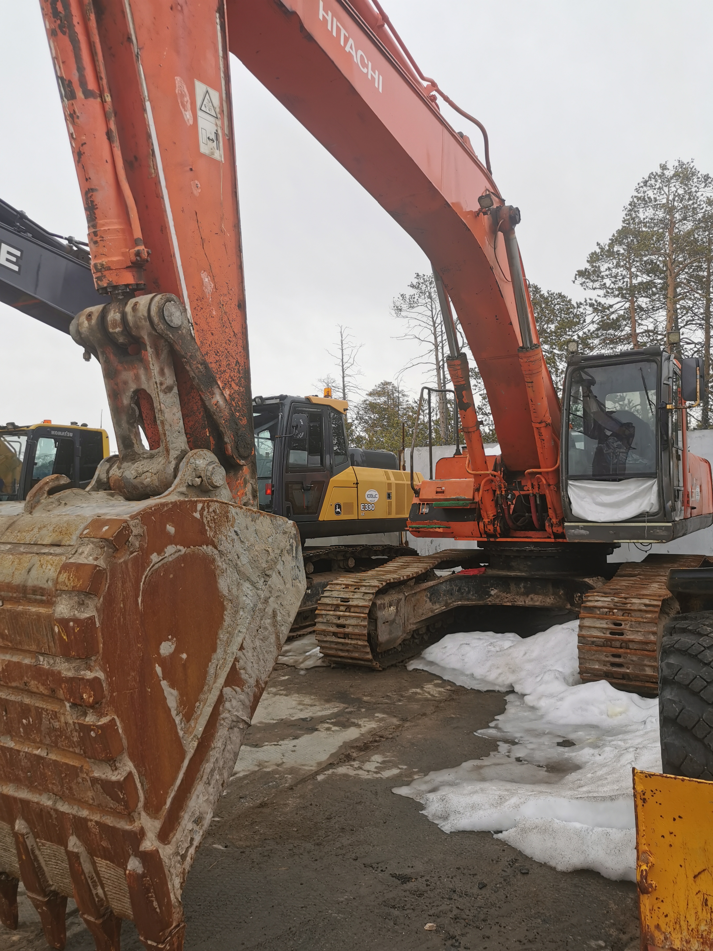 Гусеничный экскаватор Hitachi ZAXIS 330LC, 2005 (6)